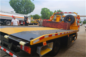 松山附近拖车电话号码服务